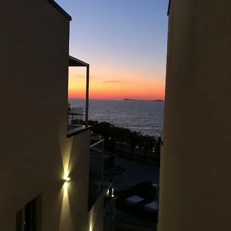 Luxury Seaview Apartment Vlore